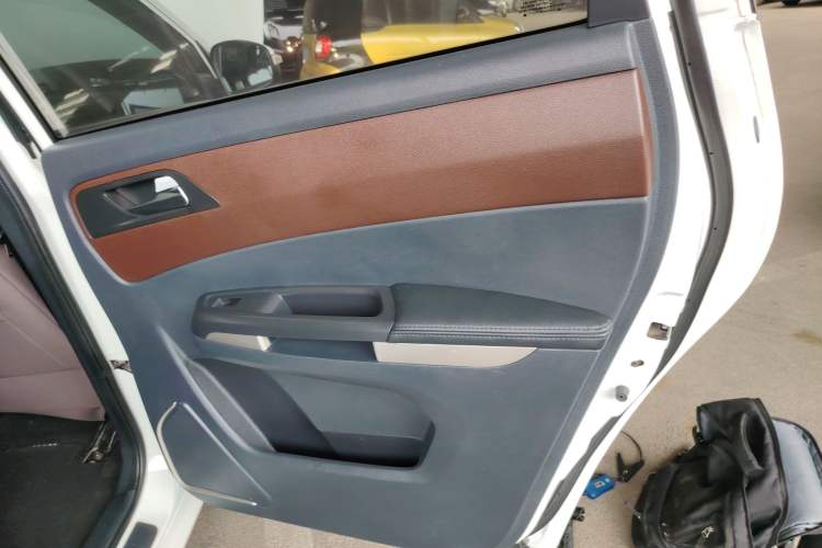 Used Haima V70 2016 2.0L Manual - Comfort Edition 5 Seats
