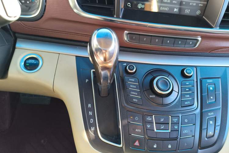 Used Buick GL8 2015 2.4L Luxury Business Premium Edition