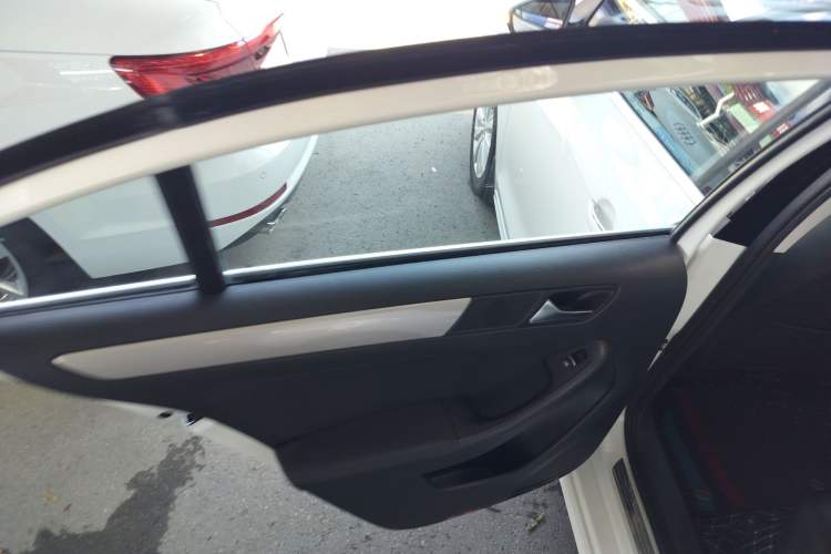 Used Volkswagen Sagitar 2014 1.6L Automatic Comfort Model
