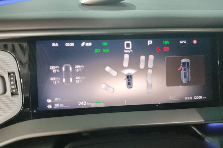 Used Denza D9 2025 DM-i Smart Drive 1020 Four-Wheel Drive Deluxe Model
