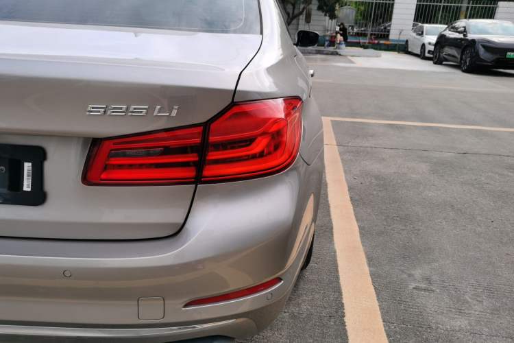 Used BMW 5 Series 2019 525Li Luxury Package
