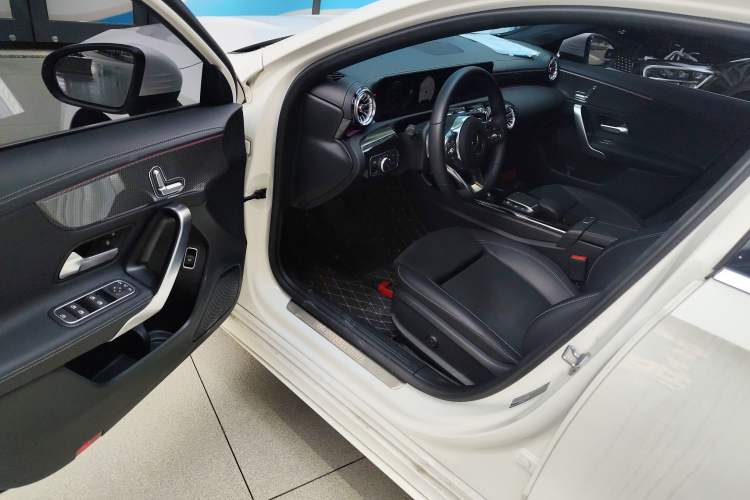 Used Mercedes-Benz A-Class 2022 Revised Version A 200 L Sport Sedan Fashionable Style