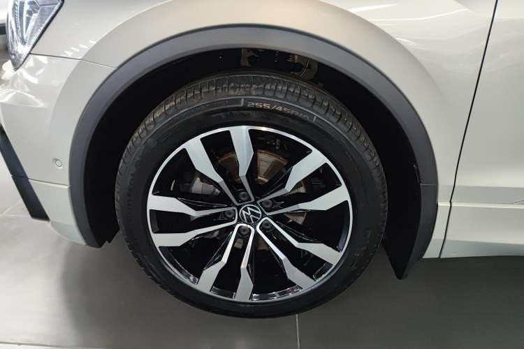 Used Volkswagen Tiguan L 2021 330TSI Automatic Two-Wheel Drive R-Line Enhanced Edition