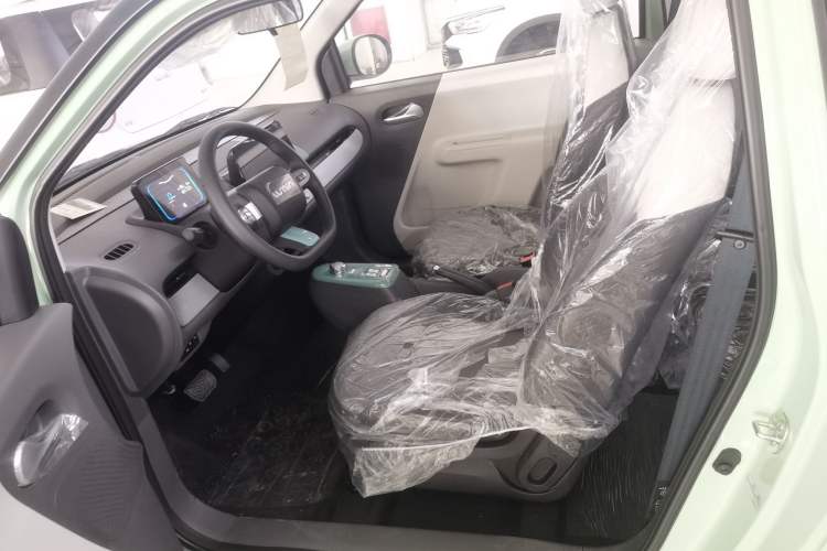 Used  Lumin 2025 210 km Fragrant Edition
