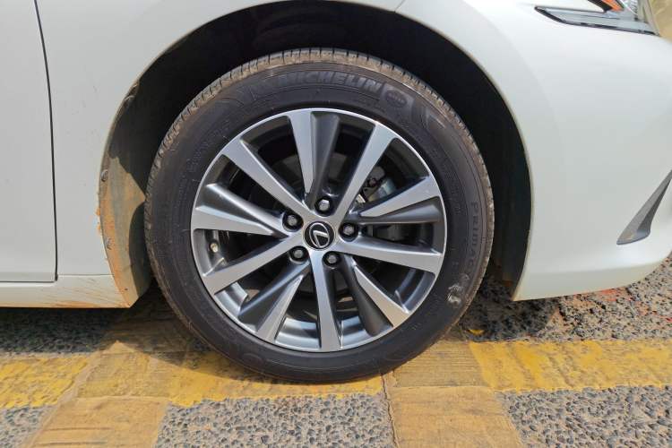 Used Lexus ES 2020 300h Premier Edition
