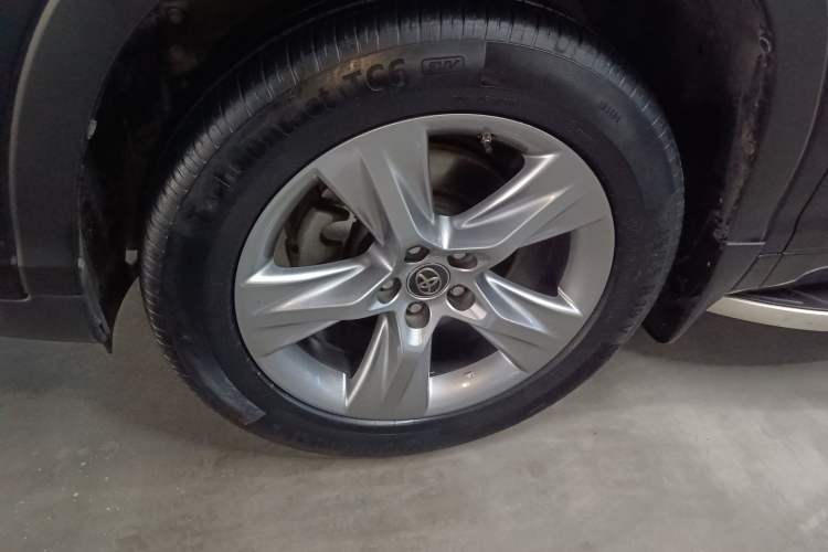 Used Toyota Highlander 2018 2.0T Four-Wheel Drive Luxury Version 7 Seats China VI Standard
