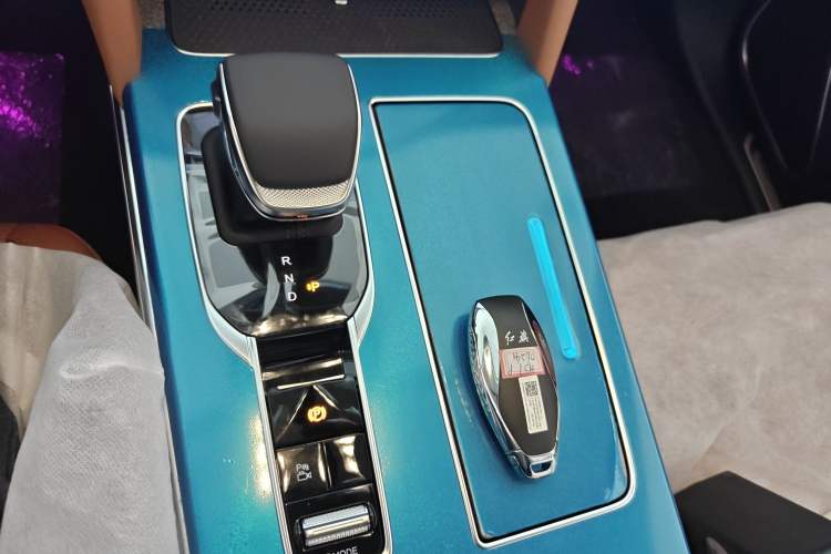 Used Hongqi HS7 PHEV 2025 Model 2.0T PHEV Four-Wheel Drive 2 Million Units Commemorative Edition 6-Seater