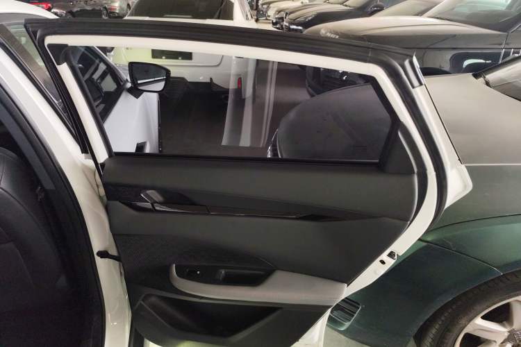 Used Changan UNI-V 2022 1.5T Smart Navigation Version
