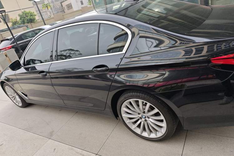 Used BMW 5 Series 2022 Second Facelift 530Li Luxury Edition Premium Package
