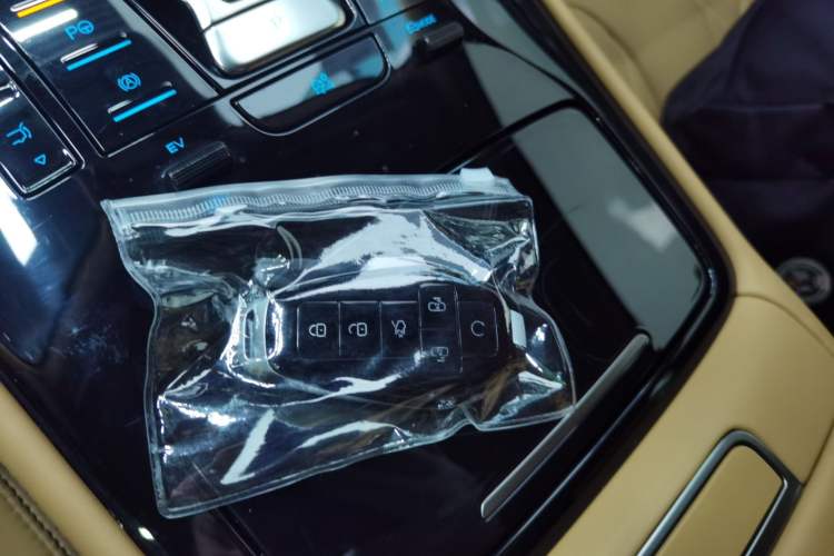 Used Denza D9 2025 DM-i Smart Drive 1100 Luxury Model