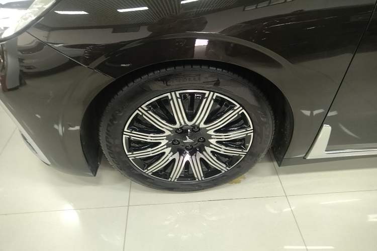 Used VOYAH Dream 2025 EV Four-Wheel Drive Flagship Kunpeng Edition