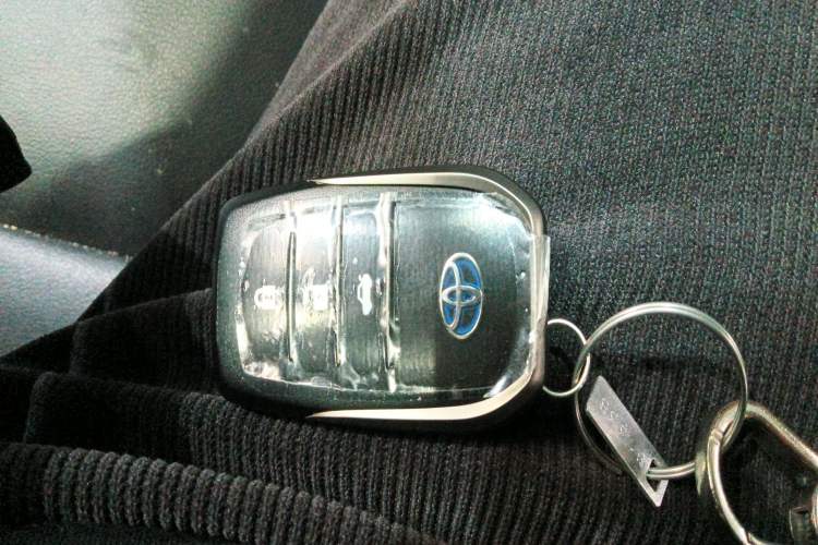 Used Toyota Levin 2016 Dual-Engine 1.8H GS E-CVT Elite Model with Sunroof
