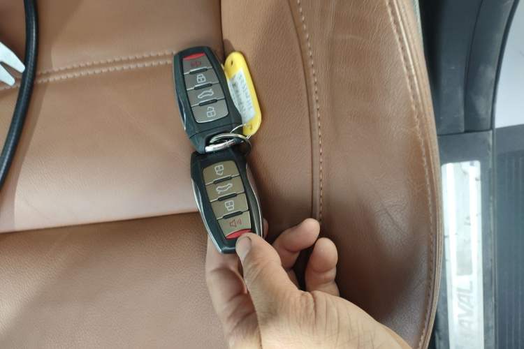 Used Haval H8 2015 2.0T Two-Wheel Drive Luxury Edition
