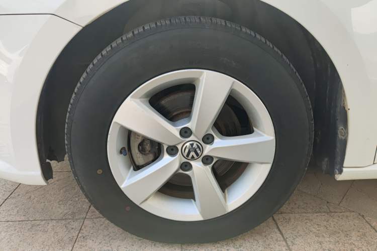 Used Volkswagen Gran Lavida 2013 1.6L Automatic Fashion Model
