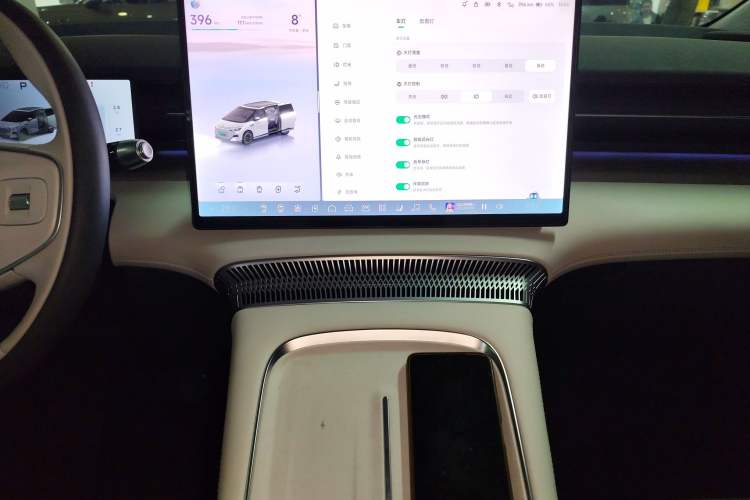 Used XPeng X9 2025 740 Ultra-Long Range Max
