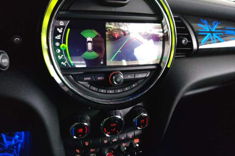 Used  MINI 2020 1.5T COOPER Artist Five-Door Edition
