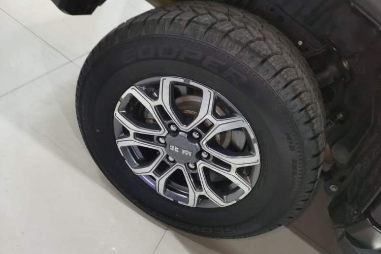 Used  BJ40 2023 2.0T Automatic Four-Wheel Drive Urban Hunter Edition Chivalrous Type
