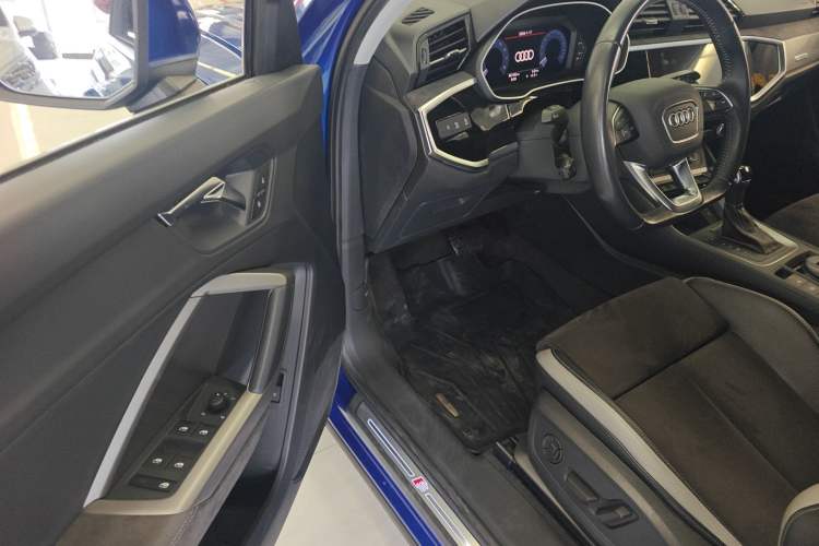 Used Audi Q3 2021 35 TFSI Fashion Dynamic Model