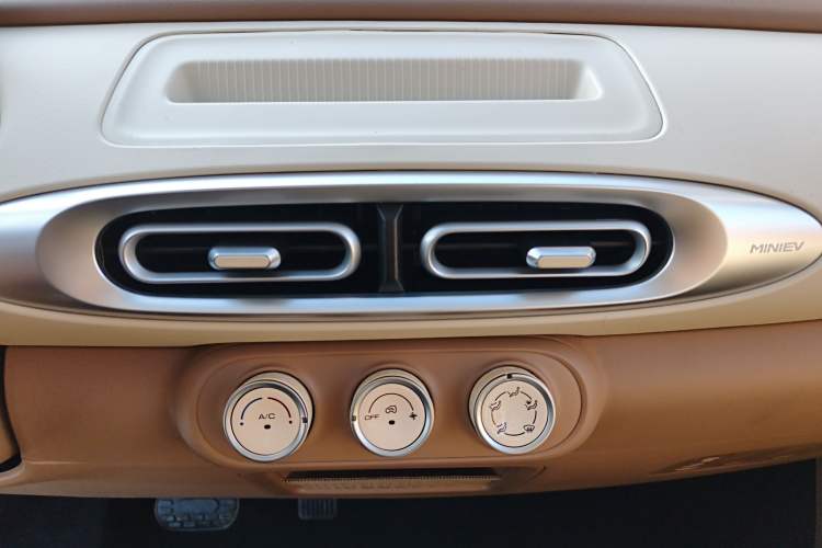 Used Wuling Hongguang MINIEV 2025 Four-Door Version Advanced Edition
