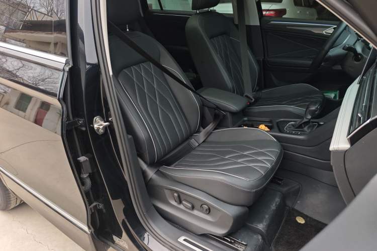 Used Volkswagen Tiguan L 2023 330TSI Automatic Two-Wheel Drive R-Line Enjoyment Edition