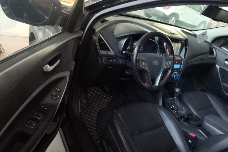 Used Hyundai Santa Fe 2013 2.4L Automatic Two-Wheel Drive Smart Version
