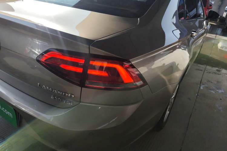 Used Volkswagen Lamando 2018 230TSI DSG Fashion Edition
