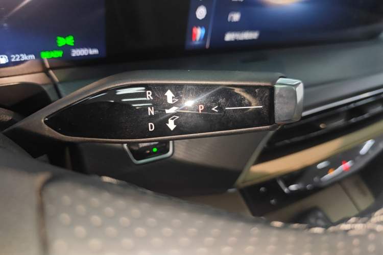 Used Buick GL8 New Energy 2025 Lu Shang Luxury Edition 7-Seater
