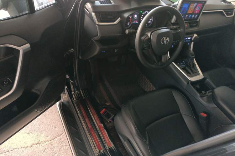 Used Toyota Wildlander 2022 Updated Version 2.0L CVT Two-Wheel Drive Leading Edition
