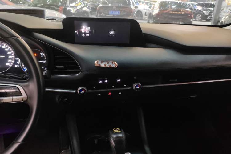 Used Mazda Mazda 3 Axela 2020 1.5L Automatic Luxury Version
