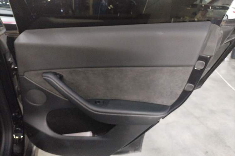 Used Tesla Model Y 2023 Rear-Wheel-Drive Version
