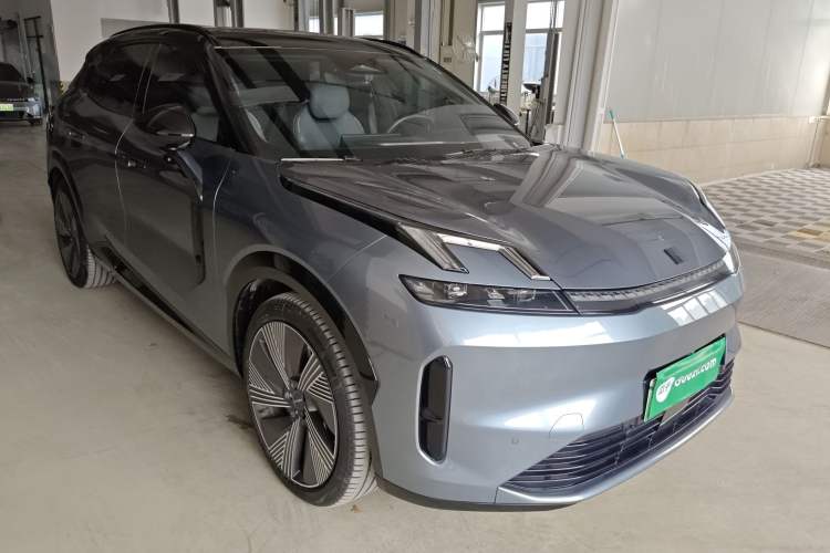 Used Lynk & Co 08 EM-P 2025 220 km All-Wheel-Drive Performance Halo
