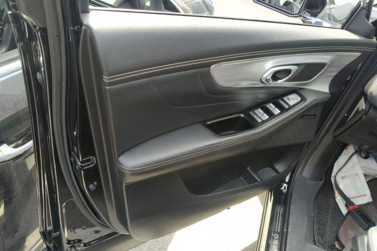 Used GAC Trumpchi GS8 2022 Linghang Series 2.0 TGDI Two-Wheel-Drive Luxury Smart Connectivity Version (7 Seats)
