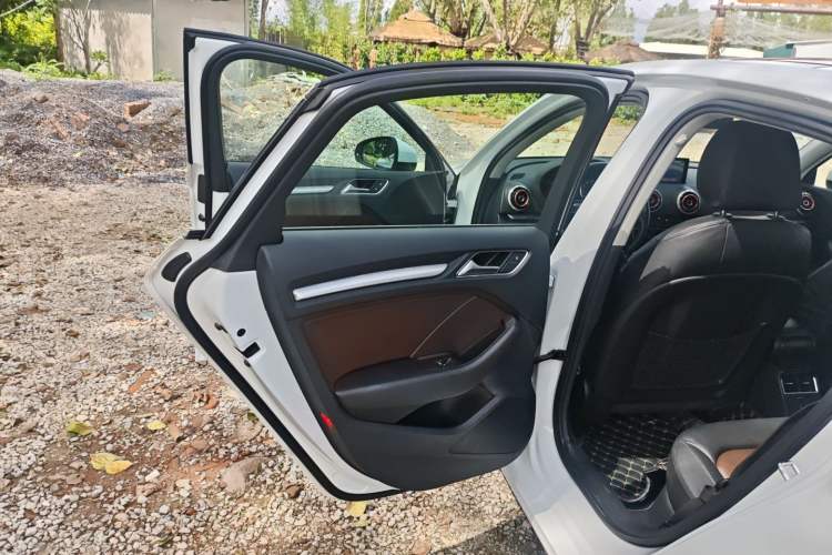 Used Audi A3 2015 Limousine 40 TFSI Automatic Comfort Model
