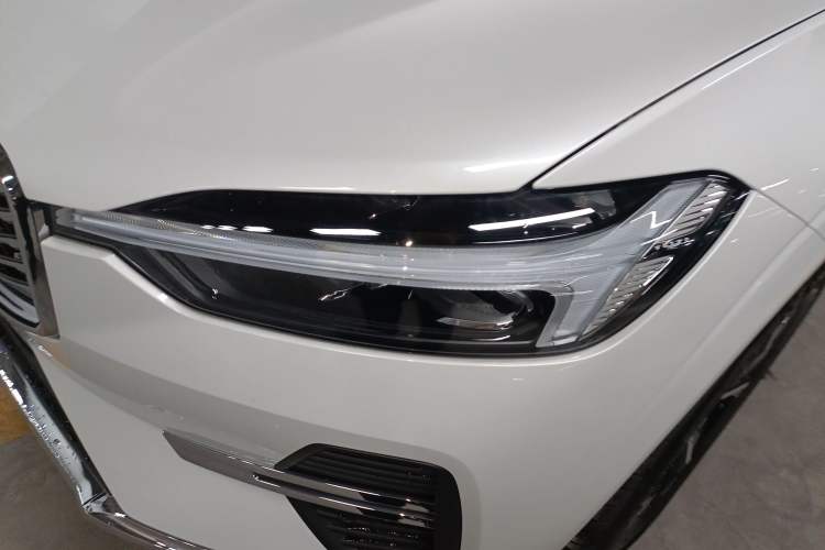 Used Volvo XC60 2026 B5 4x4 Smart Luxury Edition
