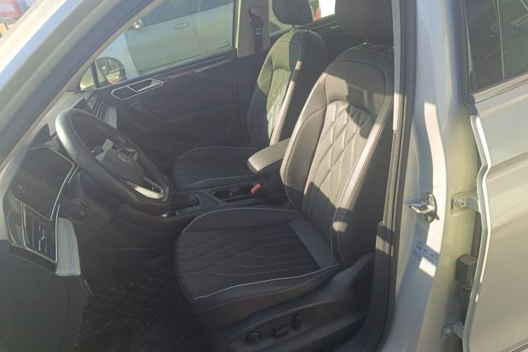 Used Volkswagen Tiguan L 2022 330TSI Automatic Two-Wheel Drive R-Line Enhanced Edition
