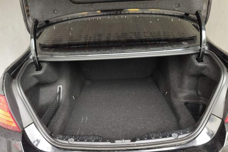 Used BMW 5 Series 2014 525Li Leading Model
