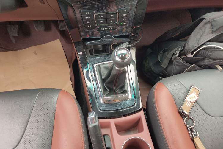 Used BYD Surui 2015 Revised Version 1.5L Manual Luxury Edition
