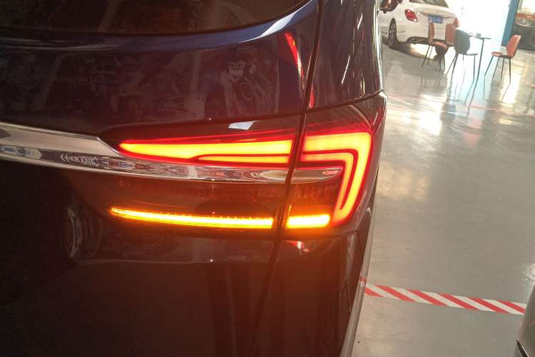 Used Buick GL8 2023 Land Executive Class Comfort Model
