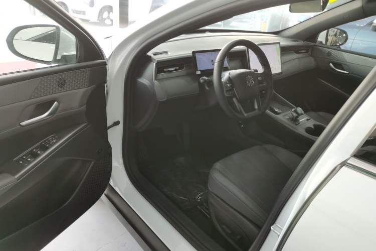 Used BYD Qin PLUS 2025 DM-i Smart Drive 55KM Beyond Model
