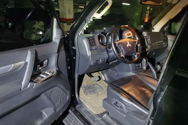 Used Mitsubishi Pajero 2016 3.0L Automatic Prestige Version China IV Standard
