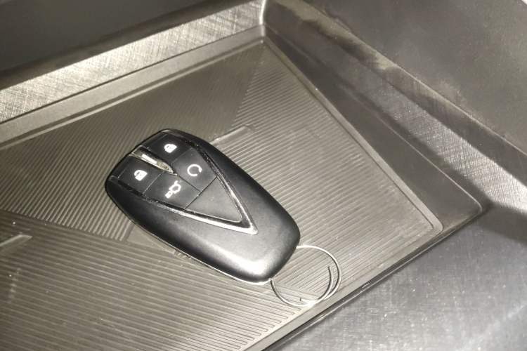 Used Changan UNI-V iDD 2024 Blue Whale Smart Electric iDD 136km Luxury Model