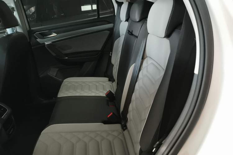 Used Volkswagen Tayron 2023 280TSI Two-Wheel-Drive Luxury Plus Advanced Version
