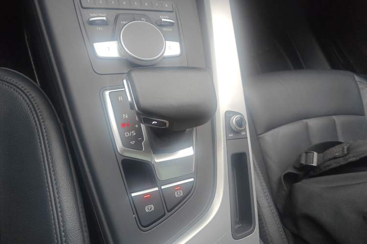 Used Audi A4L 2018 30th Anniversary Edition 40 TFSI Fashion Model
