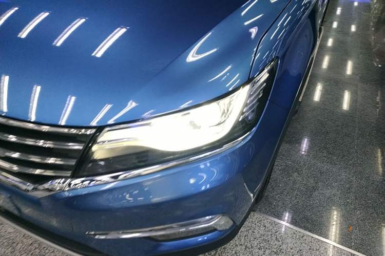 Used Roewe RX5 2016 20T Two-Wheel Drive Automatic Internet Smart Edition
