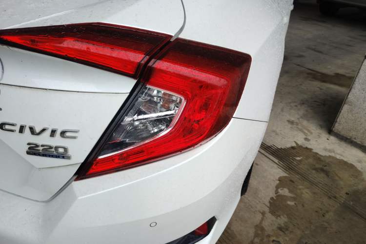 Used Honda Civic 2016 220TURBO CVT Luxury Edition
