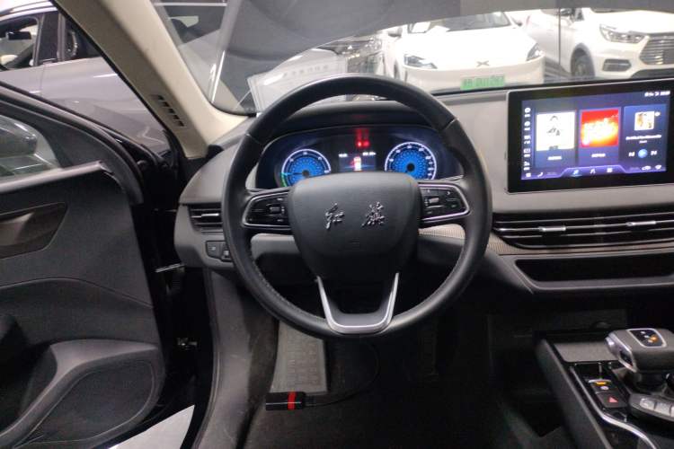 Used Hongqi E-QM5 2023 Base Travel Edition
