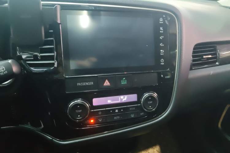Used Mitsubishi Outlander 2019 2.0L Two-Wheel Drive Comfort Edition 5 Seats China VI Standard
