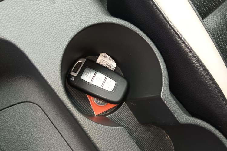 Used Hyundai Veloster 2015 1.6T Automatic Luxury Edition
