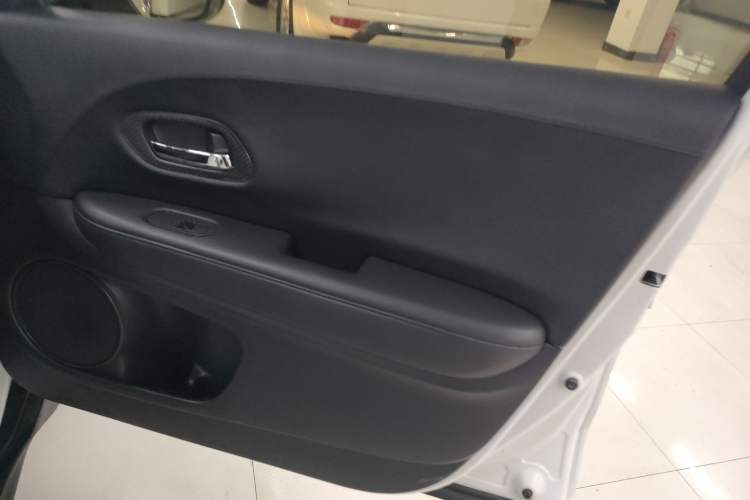 Used Honda Vezel 2016 1.8L CVT Front-Wheel Drive Pioneer Edition
