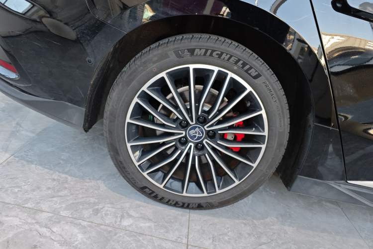 Used BYD Han 2025 EV with 701 km of Laser Radar-Enabled Intelligent Driving
